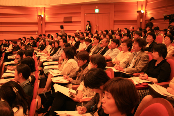 �ɂ��ۂ�q�ǂ��E�q��ĉ����c�V���|�W�E���ʐ^